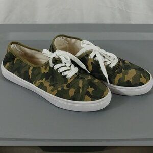 Charlotte Russe Women's Green Camo Designer Sneakers Lace Up Shoes Size 8